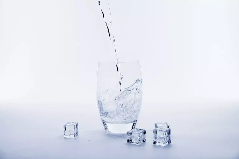 Quelle eau boire avant, pendant et après une séance de sport ? boire eau